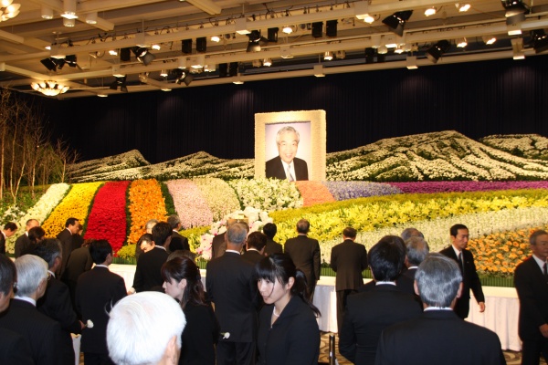 JR北海道の故中島尚俊社長のお別れ会に3000人が献花、小池明夫会長「助けることができず責任を痛感」 リアルエコノミー