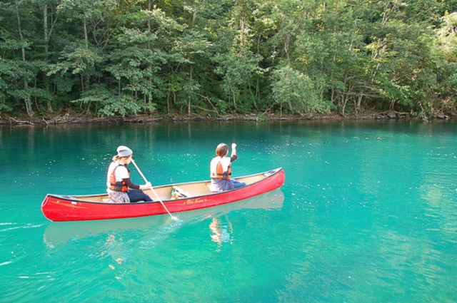 これからの季節おすすめは支笏湖のカナディアンカヌーツアー